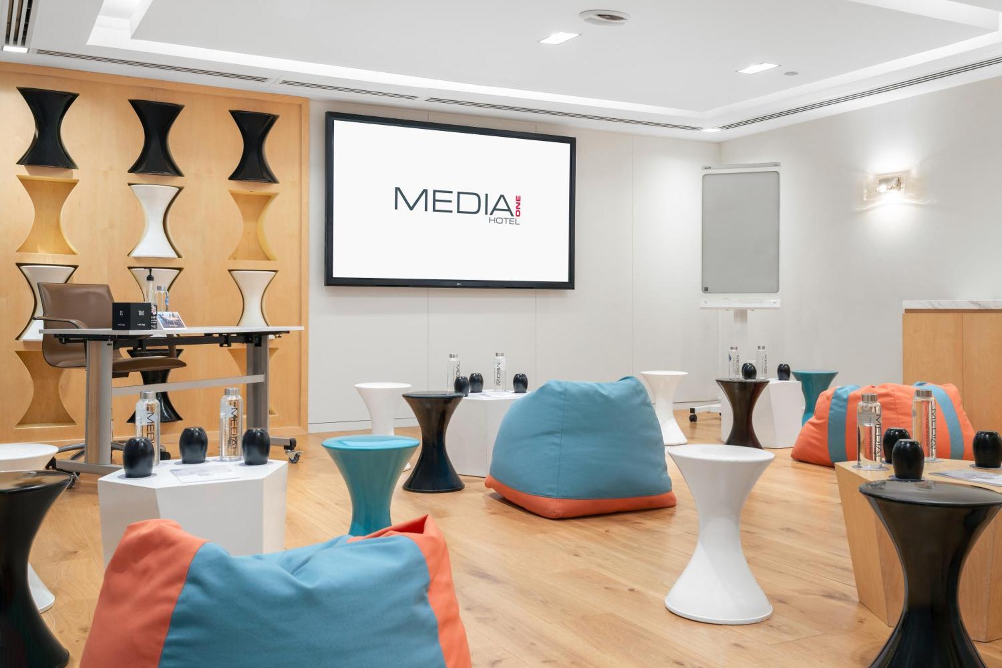Media One Hotel Dubai Exterior foto